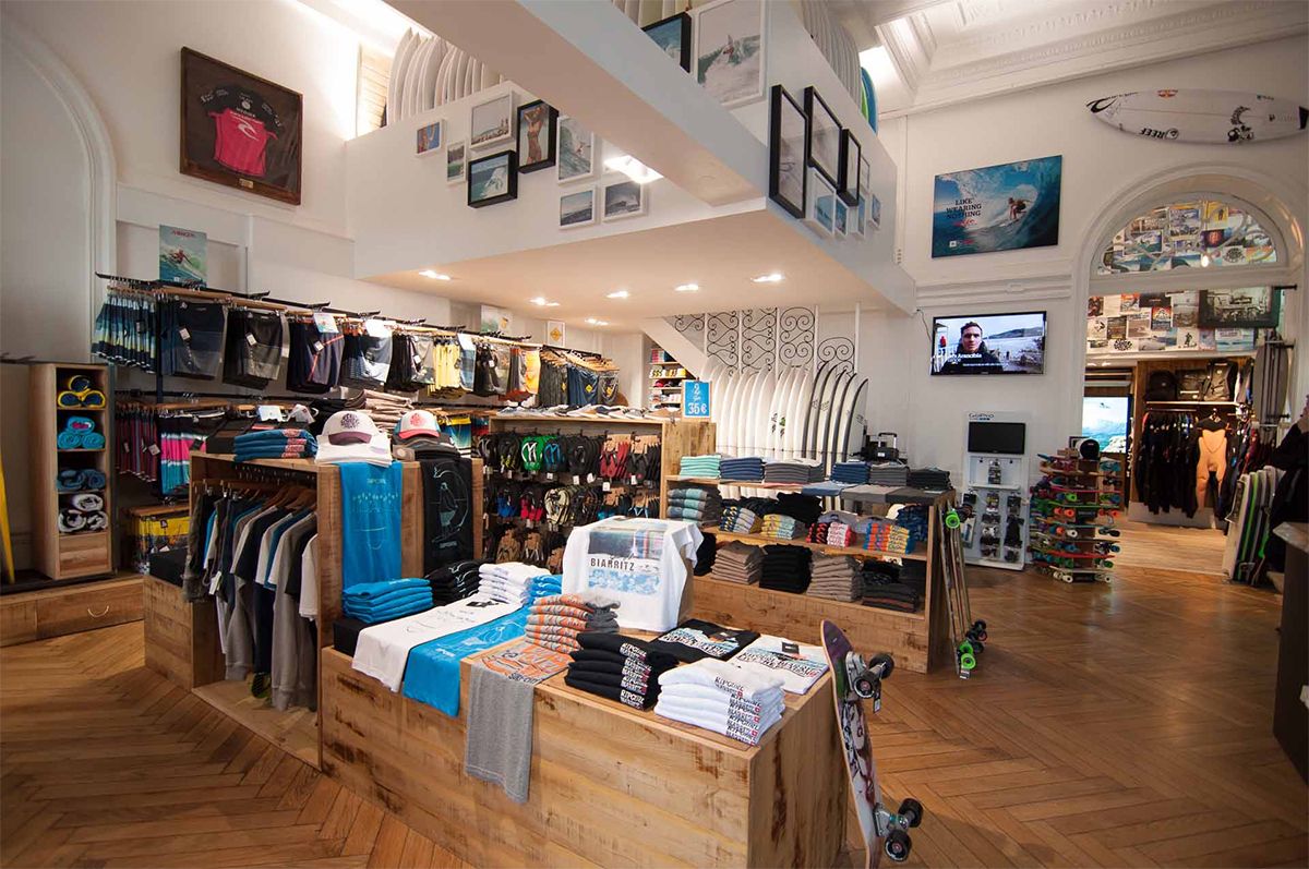 Eclairage HOLIGHT magasin RIP CURL à Biarritz